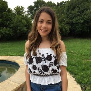 Meet your Posher, Mia